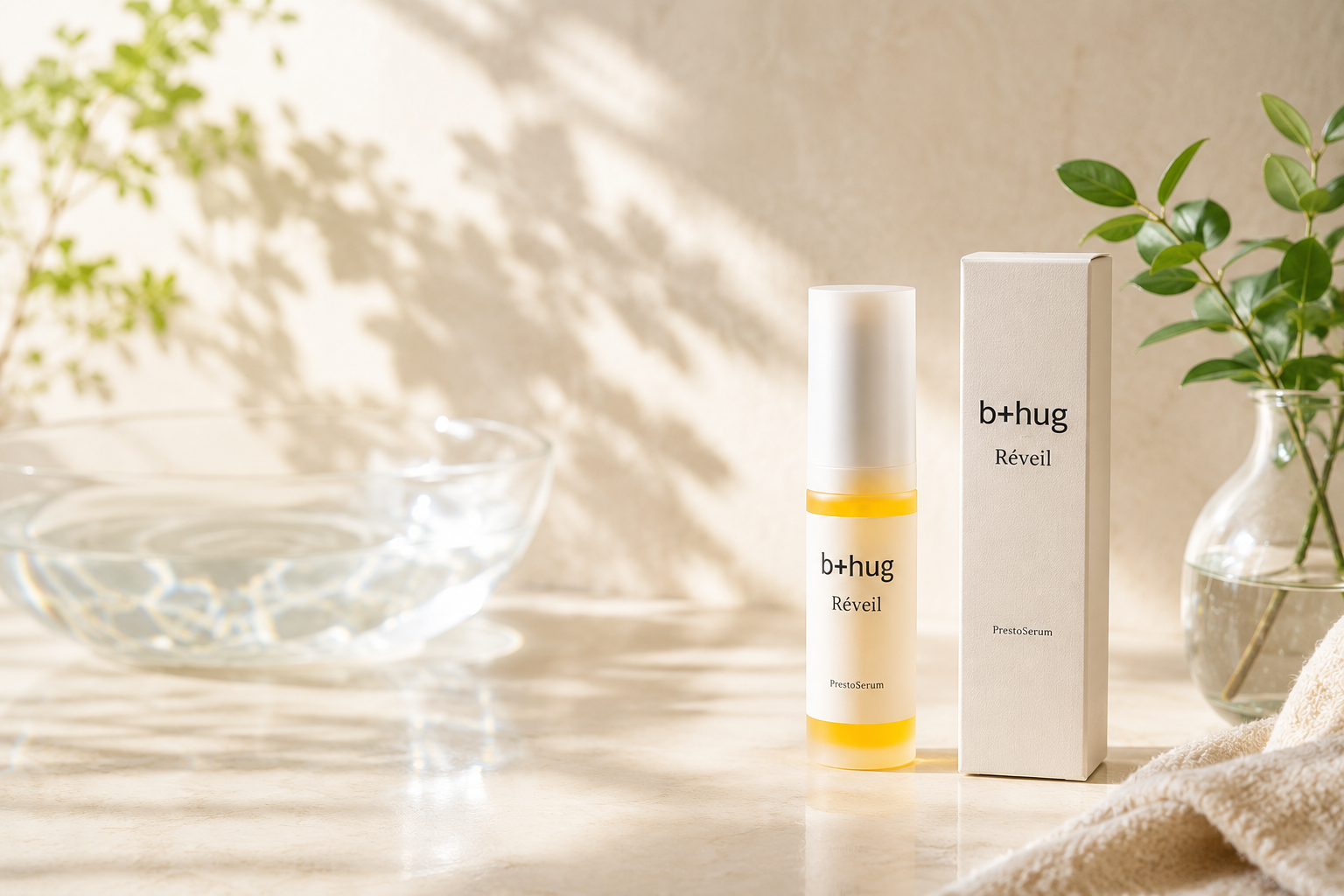 b＋hugの商品と水、植物を使ったブランドイメージ